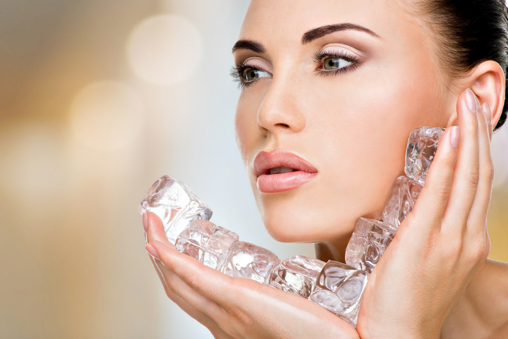 20 Amazing Benefits of Applying Ice on Your Face for Healthy, Glowing Skin
